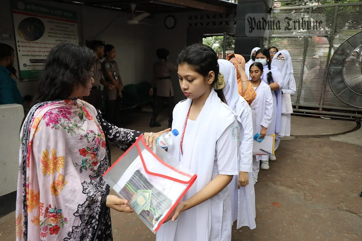এইচএসসি ও সমমানের পরীক্ষা শুরু; পরীক্ষায় বসছেন না ৩৬ শতাংশ পরীক্ষার্থী